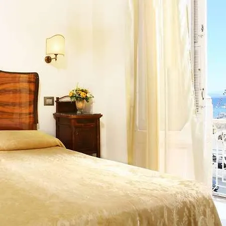 Hieracon Hotell 4*